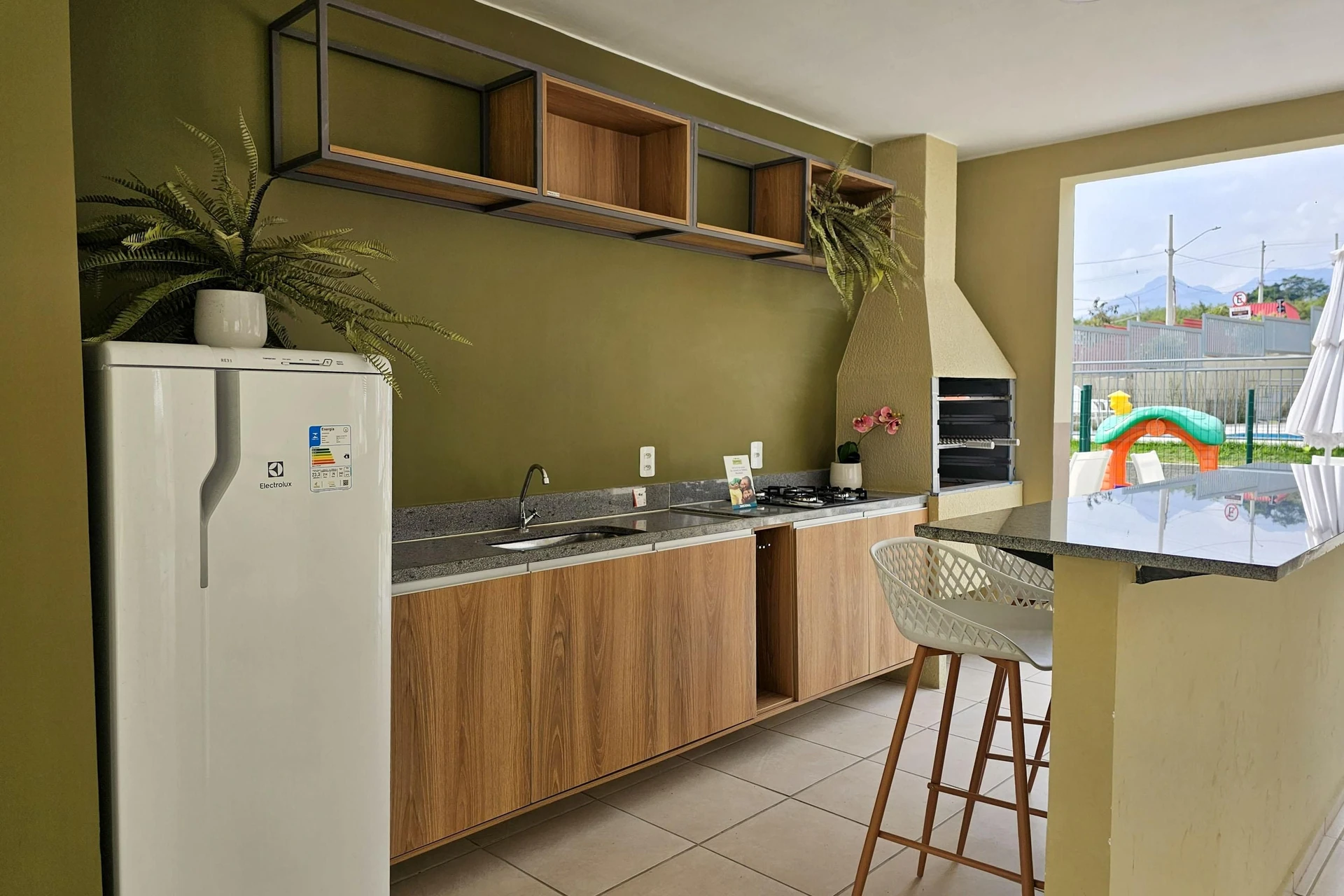 2-bedroom apartment in a building with a pool — photo 27