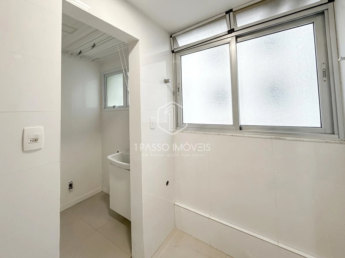 Furnished 140 m² apartment with 3 en-suite rooms and 2 spots — photo 28