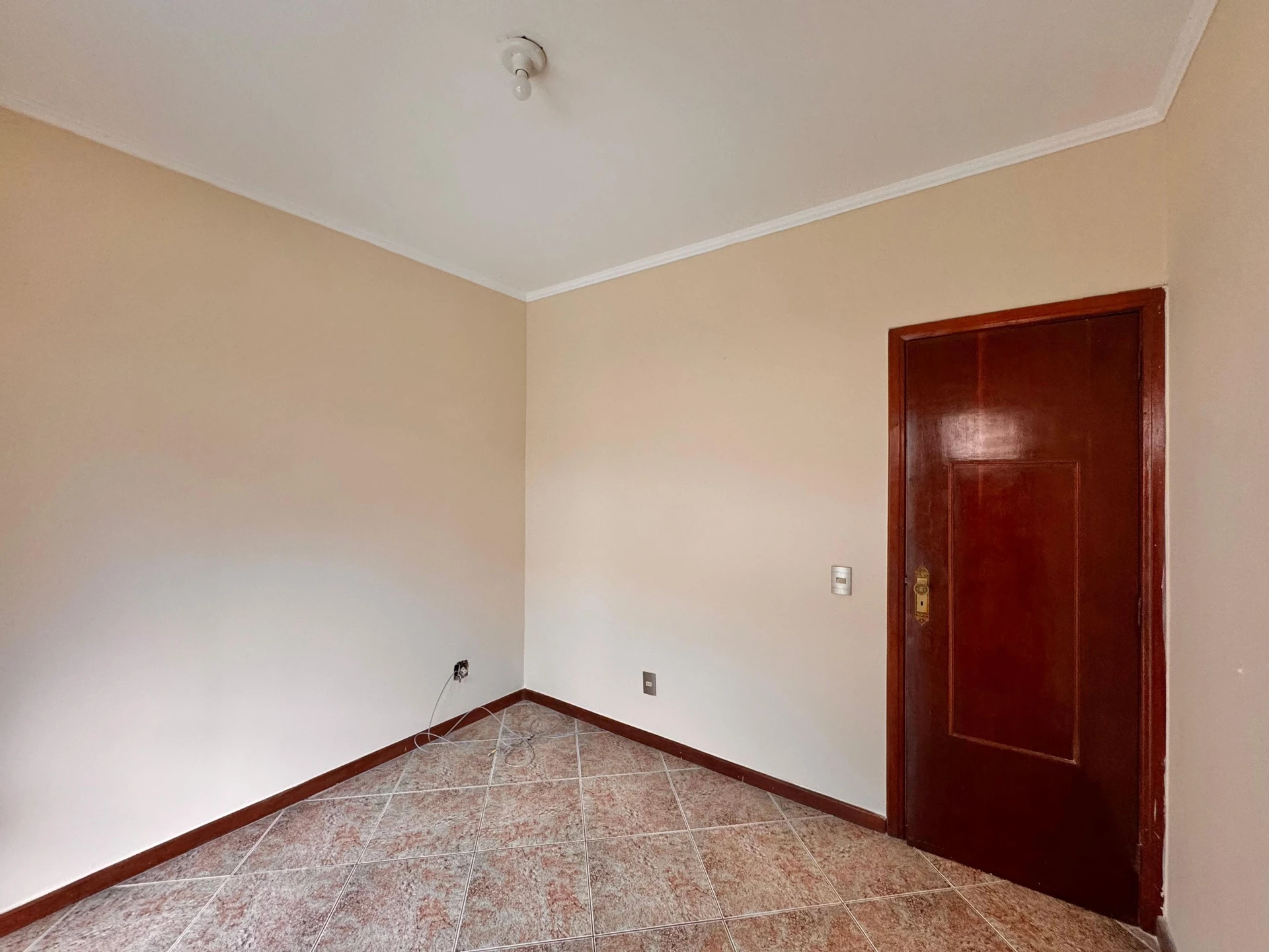 Unfurnished 3-bedroom apartment with enclosed balcony — photo 29