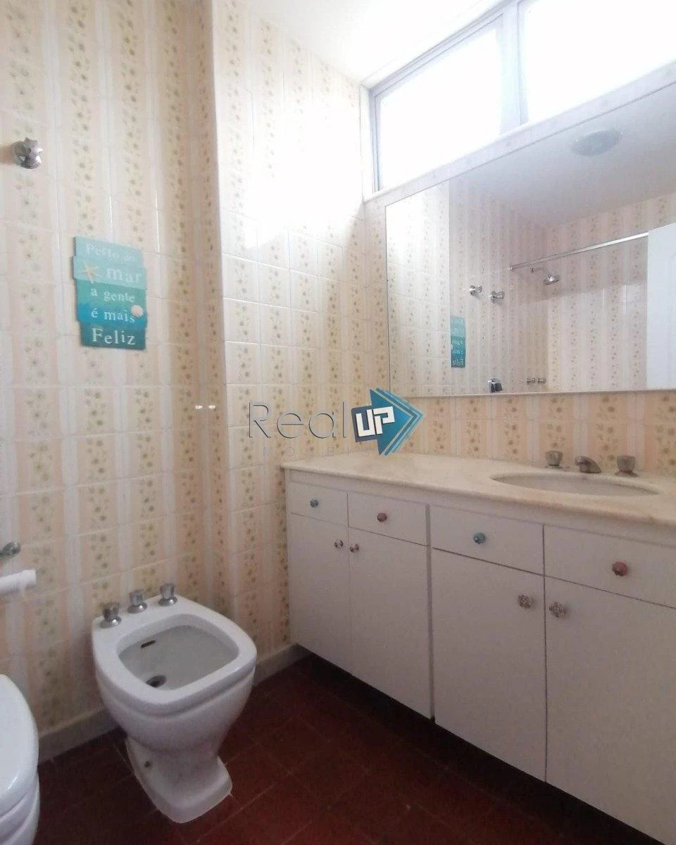 2-bedroom apartment with a mountain view in Rio de Janeiro — photo 18