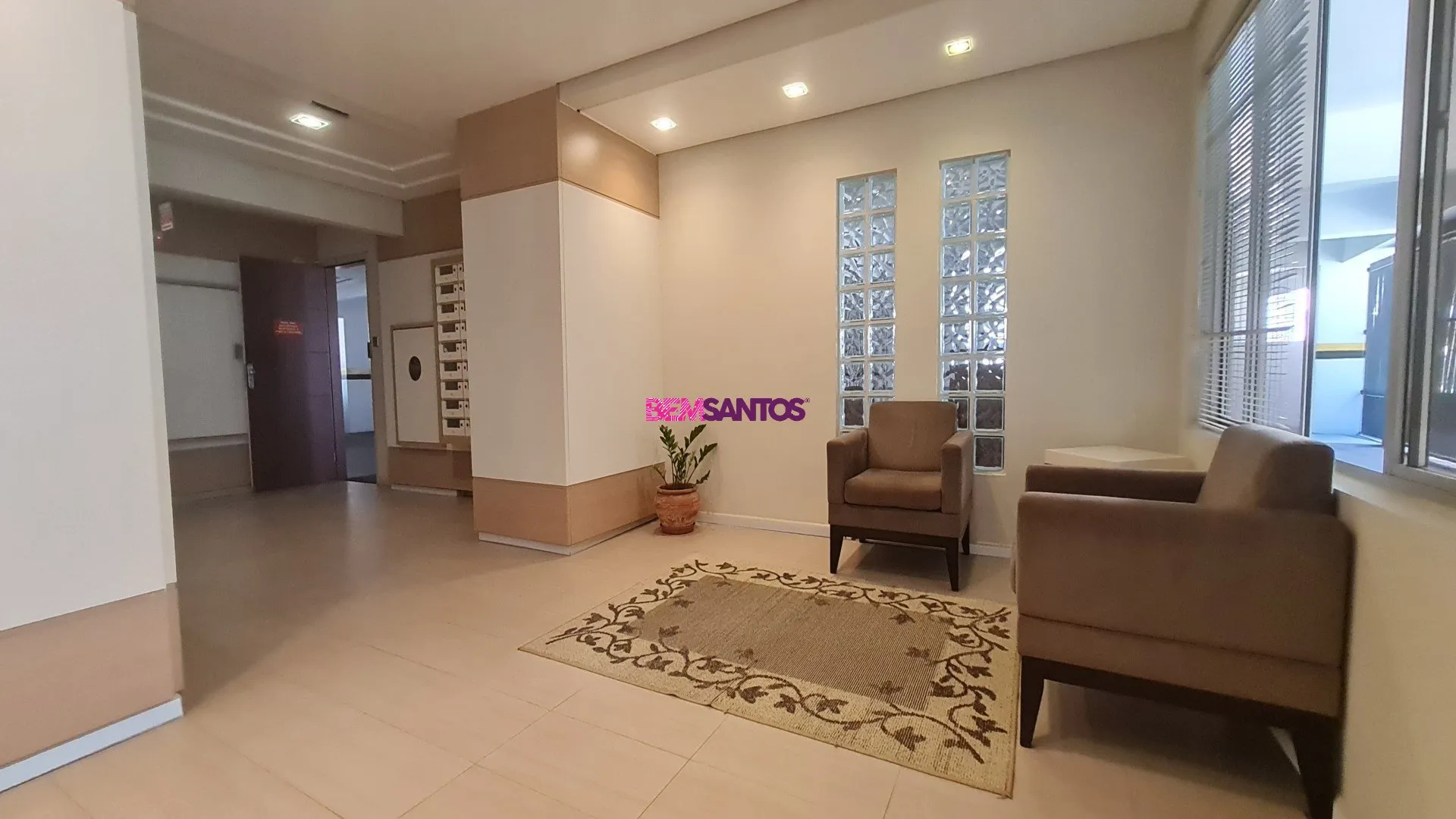 Furnished 4-bedroom apartment with a balcony — photo 29