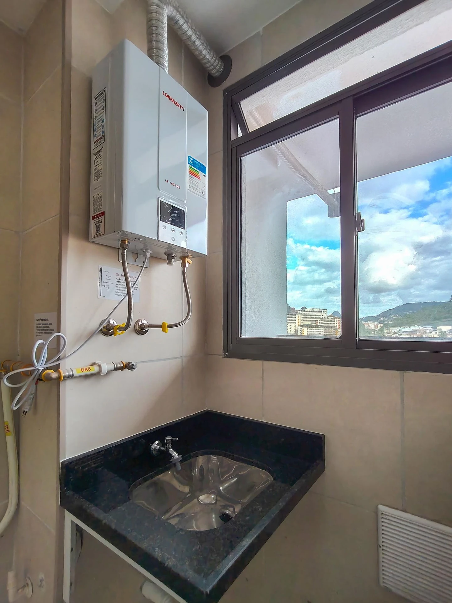 Apartamento com 2 quartos e varanda de vidro fechada — photo 24