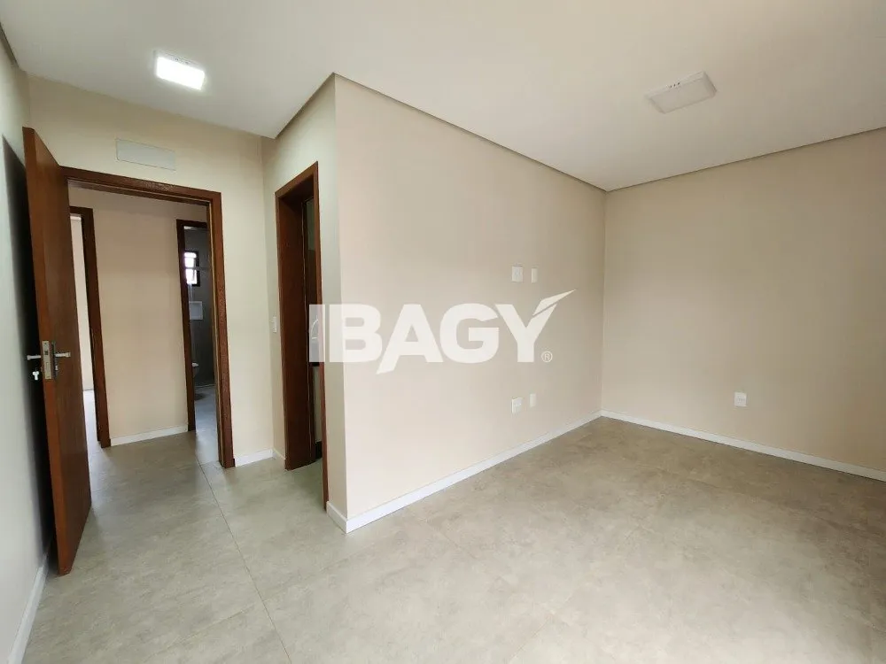House with 3 bedrooms and an open-plan gas kitchen — photo 3