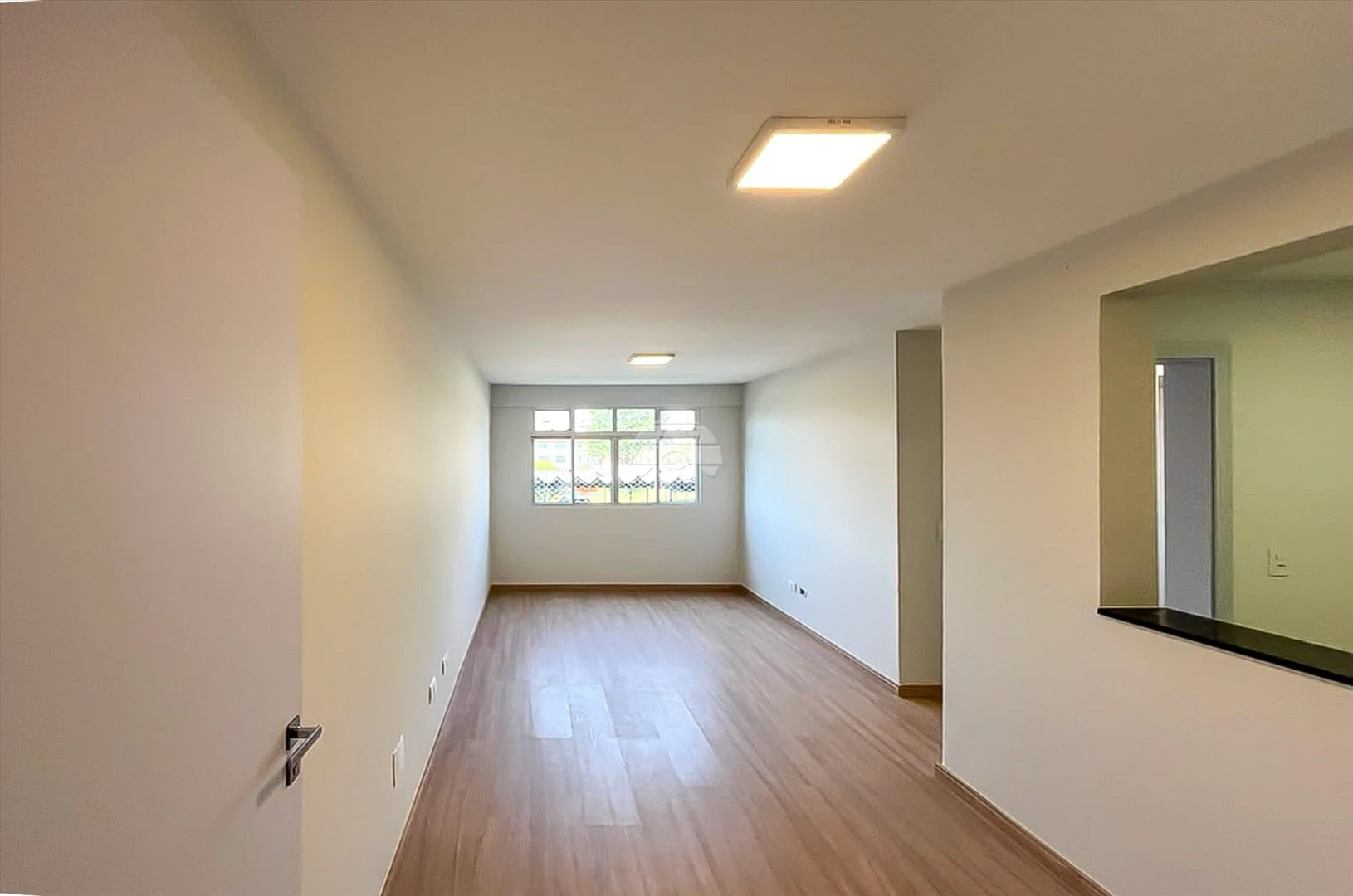 Wood or laminate floors in a 3-bedroom apartment, 50 m²