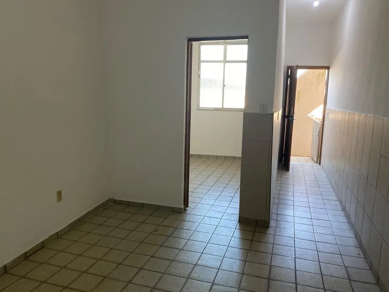 Unfurnished 2-bedroom apartment with a closed kitchen — photo 7