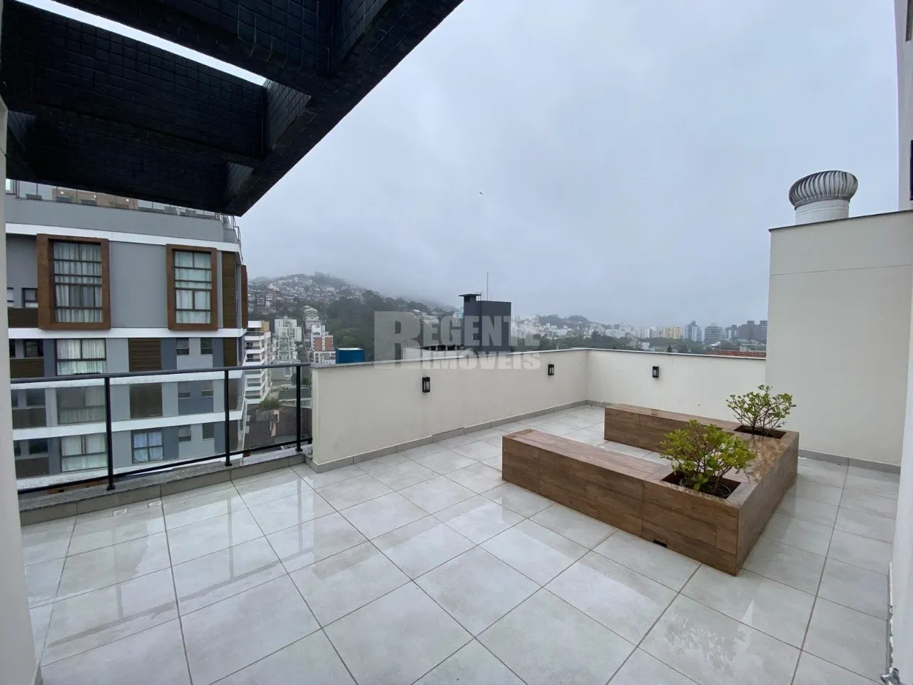 One-bedroom apartment in a building with a gym — photo 21