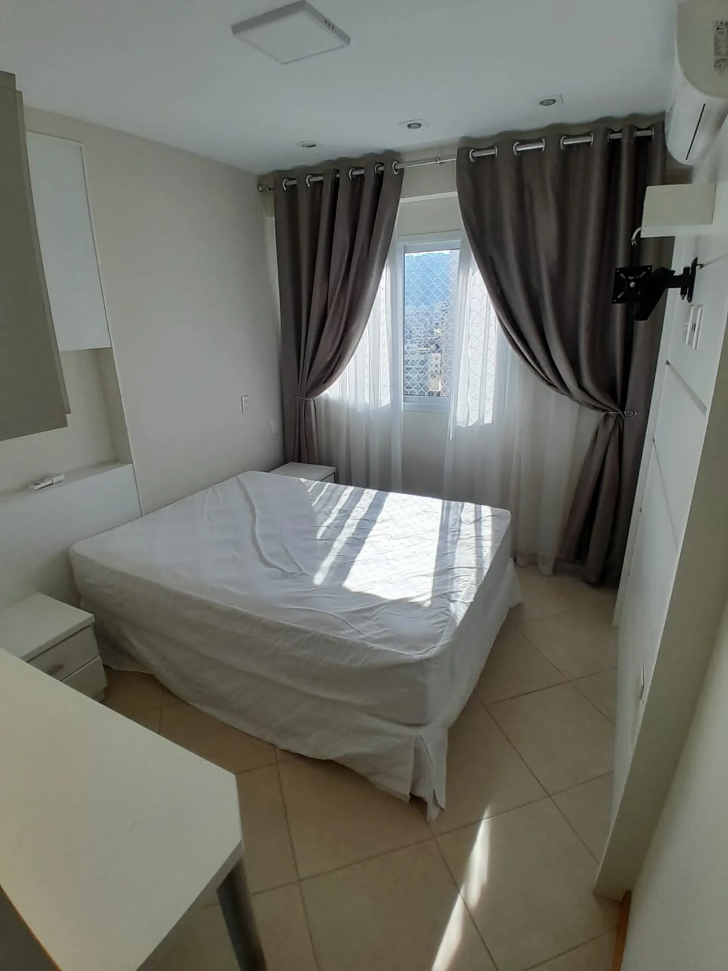 Apartment with 4 bedrooms, 3 bathrooms and built-in storage — photo 15