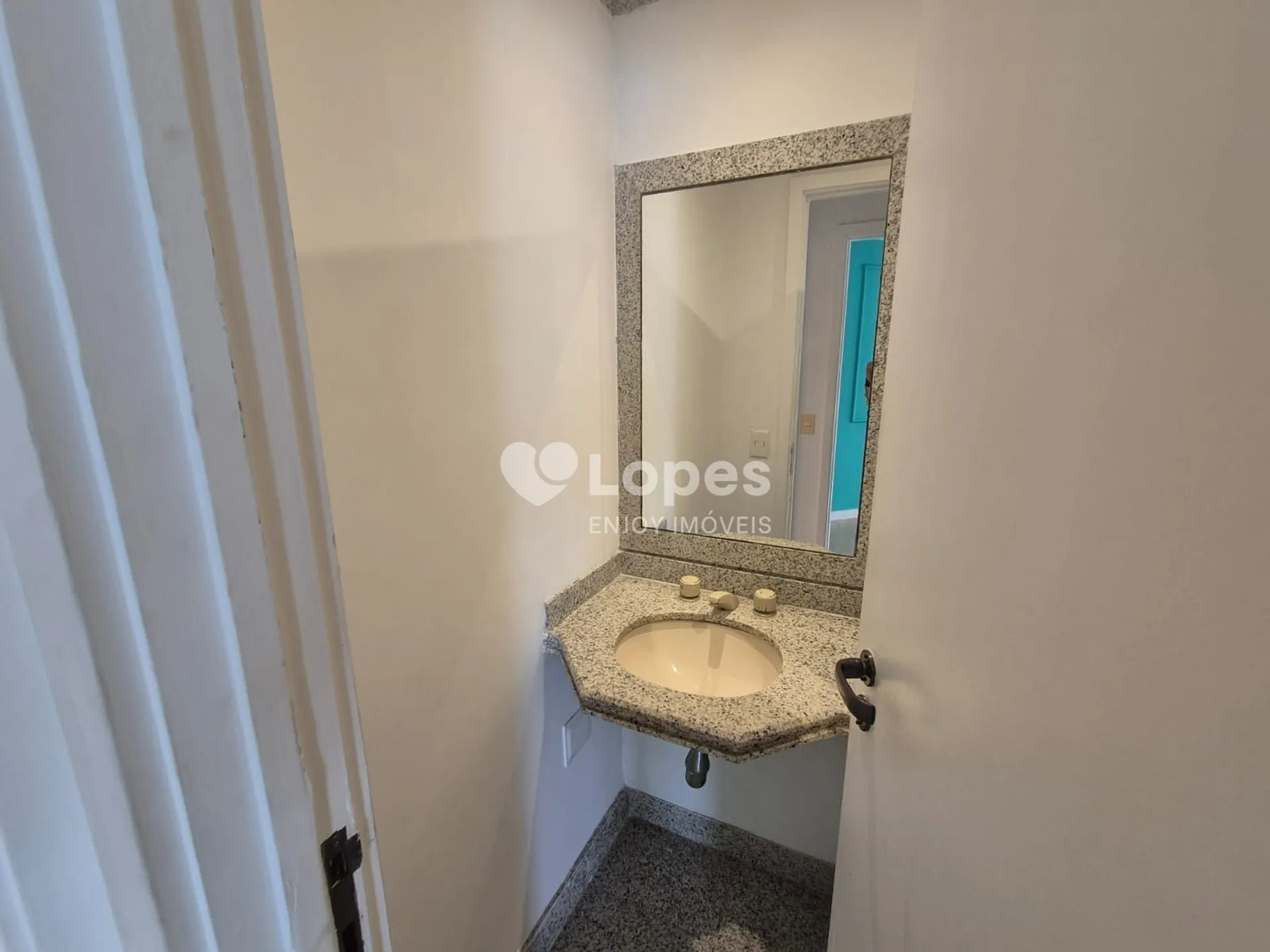 2-bedroom apartment in a building with a sauna — photo 32