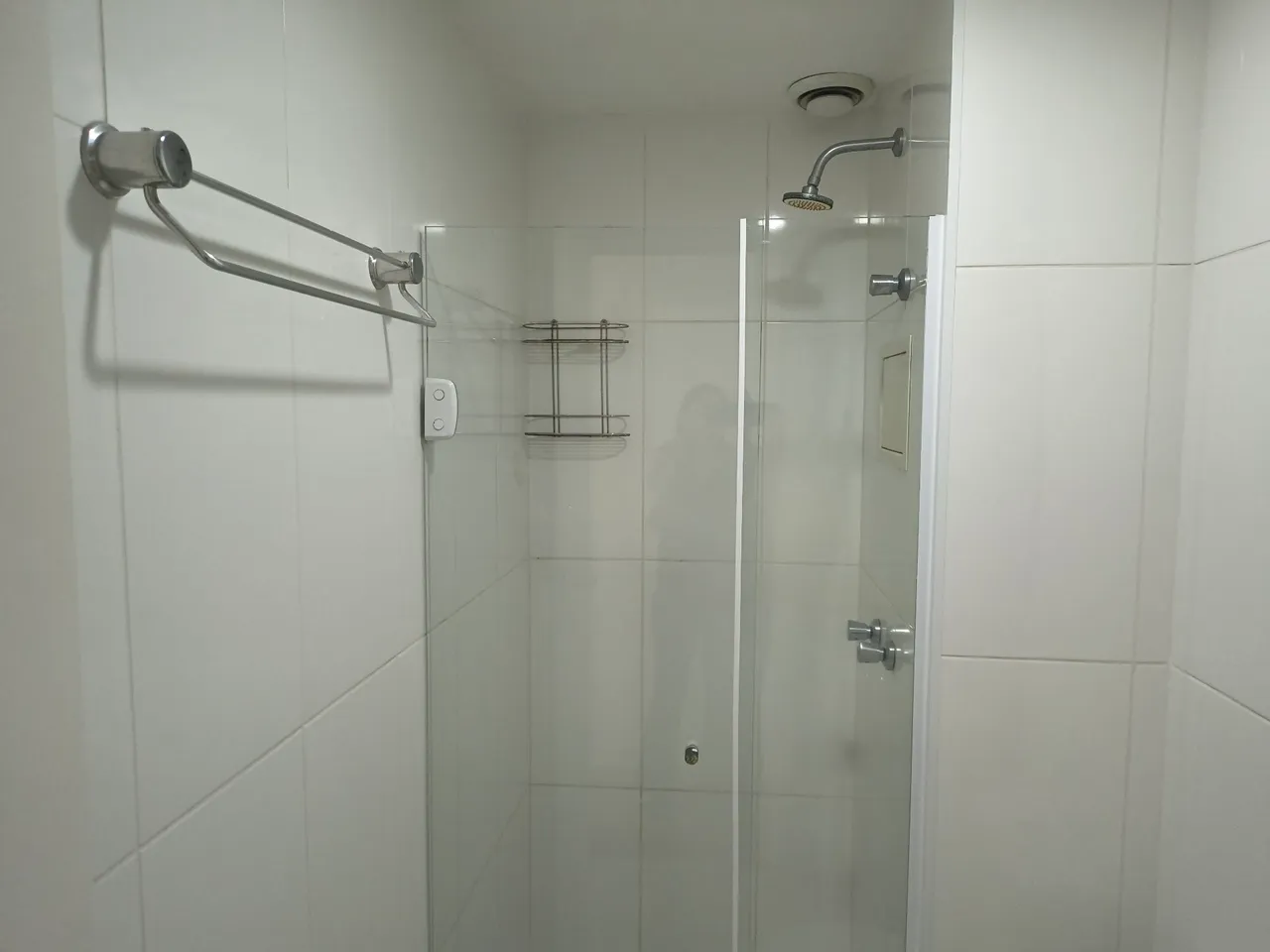 2-bedroom apartment in a building with a gym — photo 14