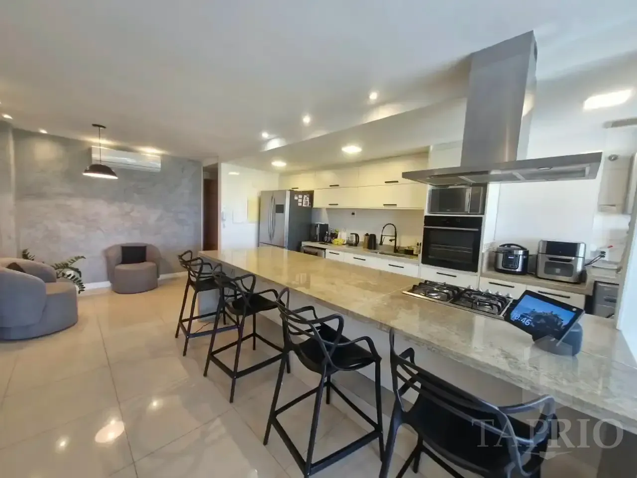 Apartment on the 3rd floor with a glass-enclosed balcony — photo 5