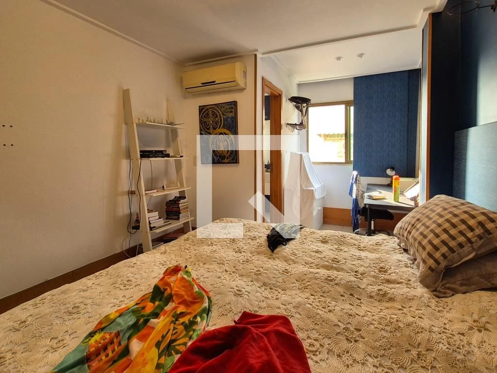 Furnished apartment with 5 en-suite bedrooms and terrace — photo 17