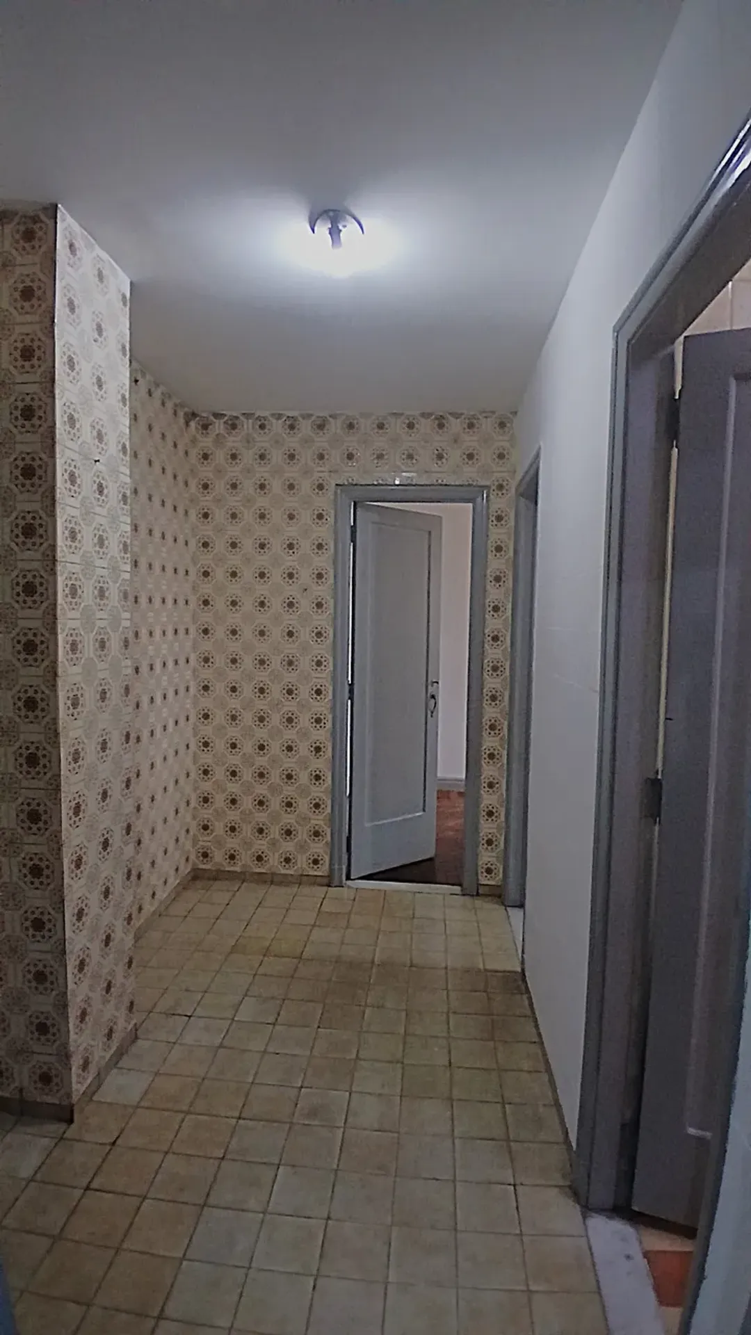 Apartment on the 2nd floor with wood or laminate floors — photo 17