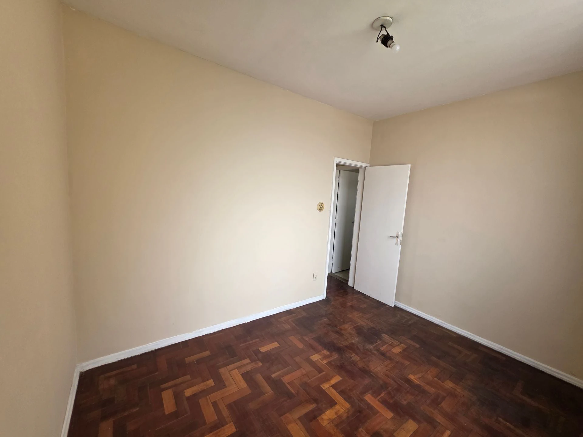 Apartment, 50 m², with wood or laminate floors — photo 10