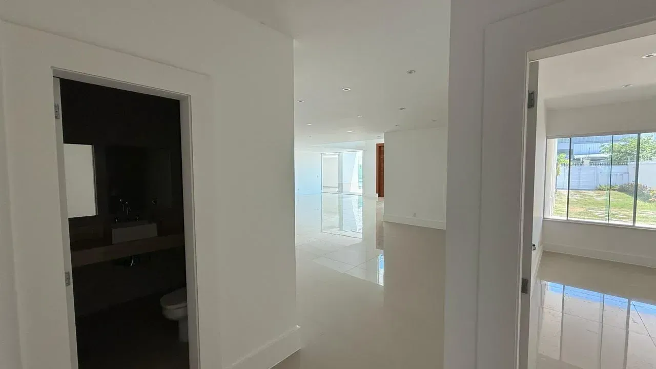 Casa com 5 quartos e 5 banheiros, 900 m² — photo 22
