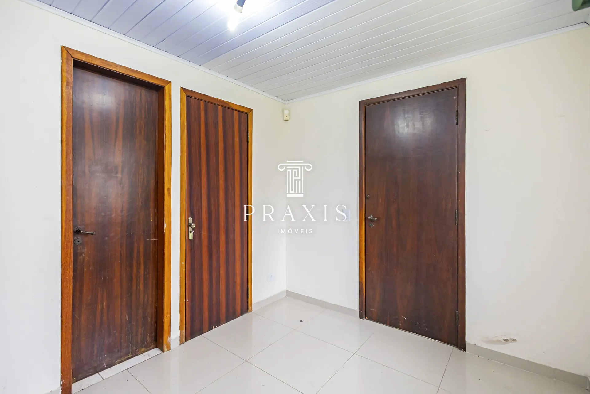 House with 4 bedrooms, 445 m² and fitted kitchen — photo 44