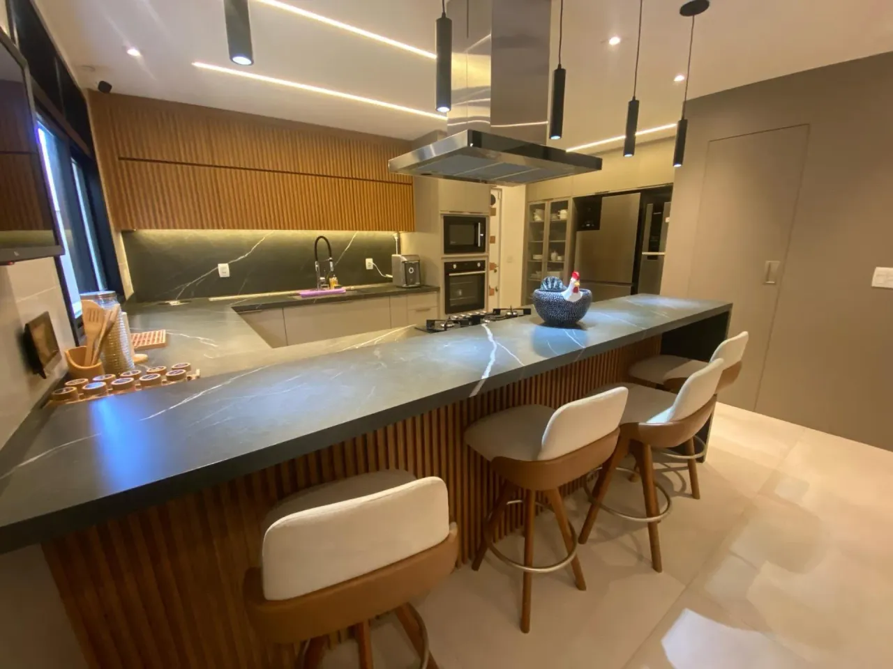 Furnished house with 4 bedrooms and 5 bathrooms — photo 3