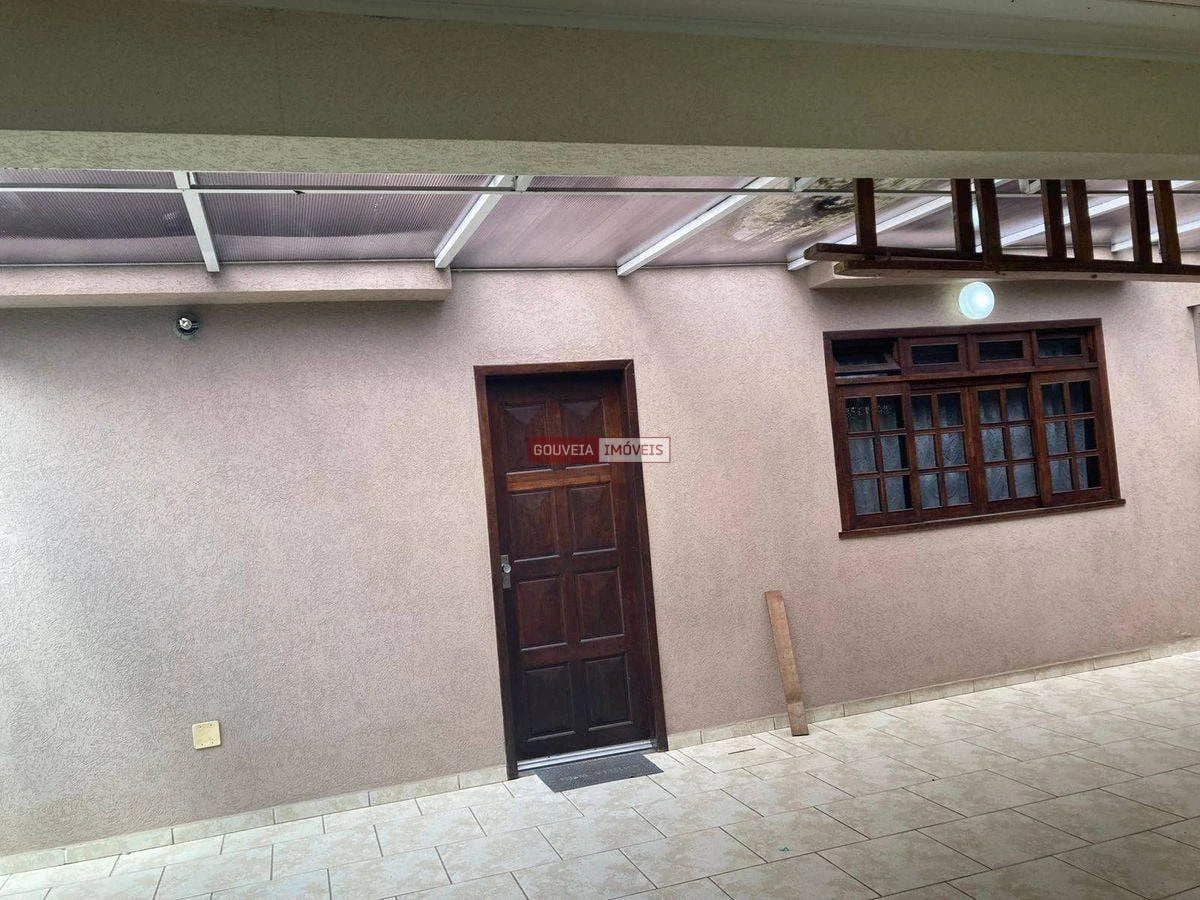 4-bedroom house with a glass-enclosed balcony — photo 29