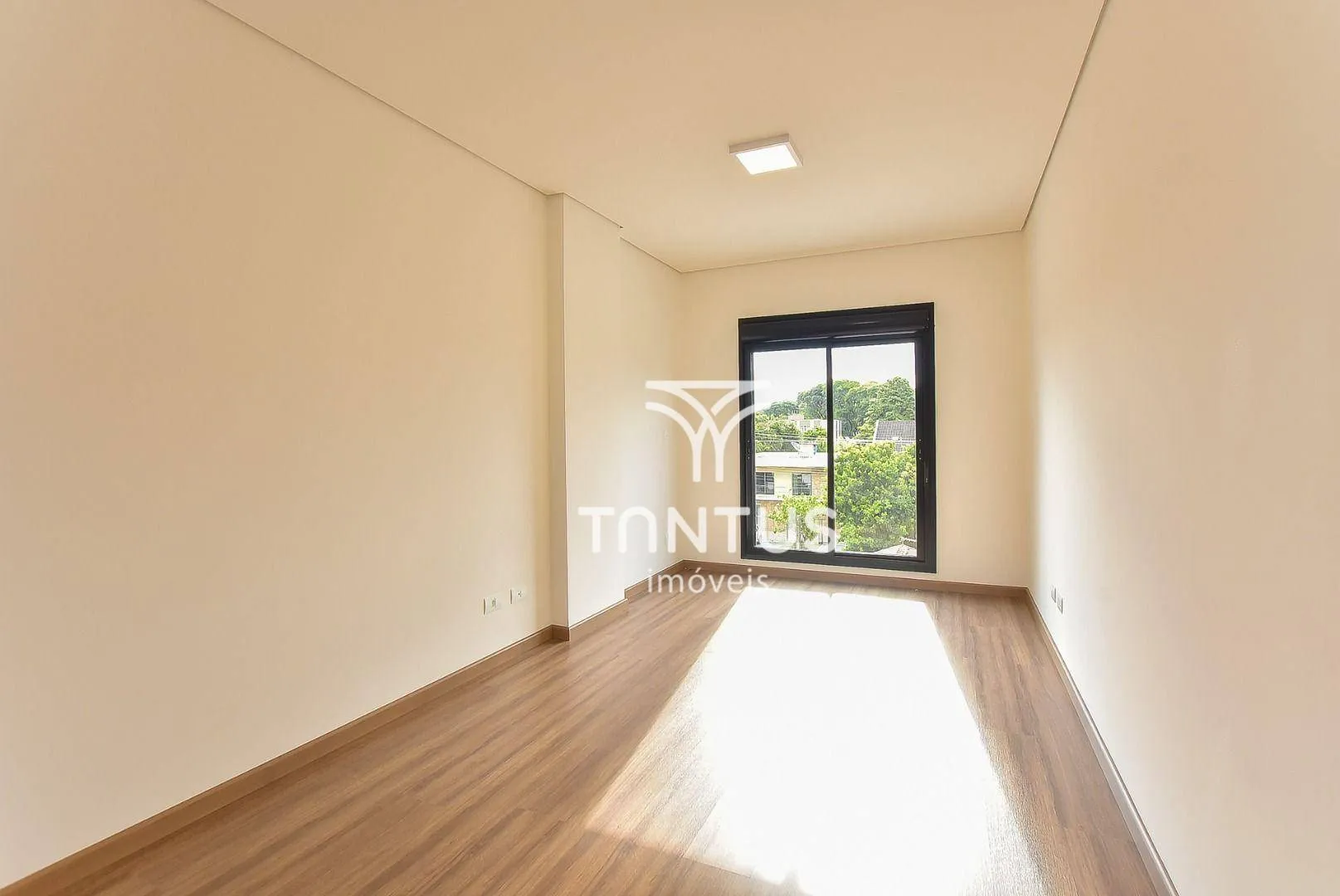 2-bedroom apartment with 2 parking spaces and en-suite — photo 29