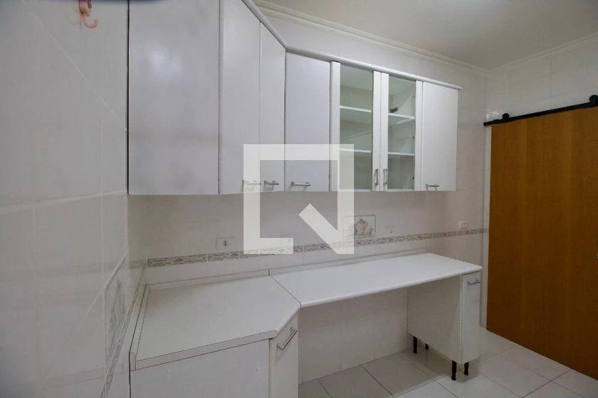 147 m² apartment with a home office and a bathtub — photo 30