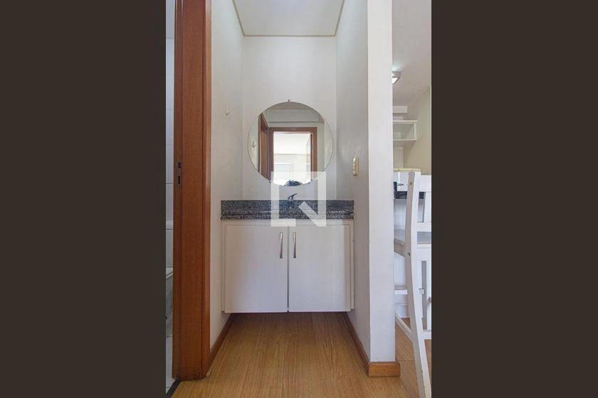 One-bedroom apartment with a washing machine — photo 2