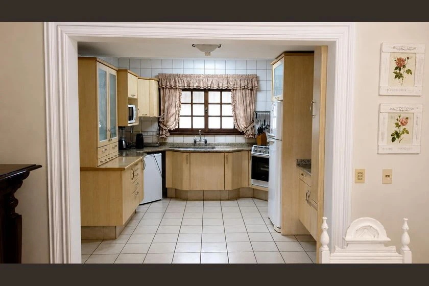 Casa amueblada con 4 dormitorios en suite y cocina a gas — photo 2