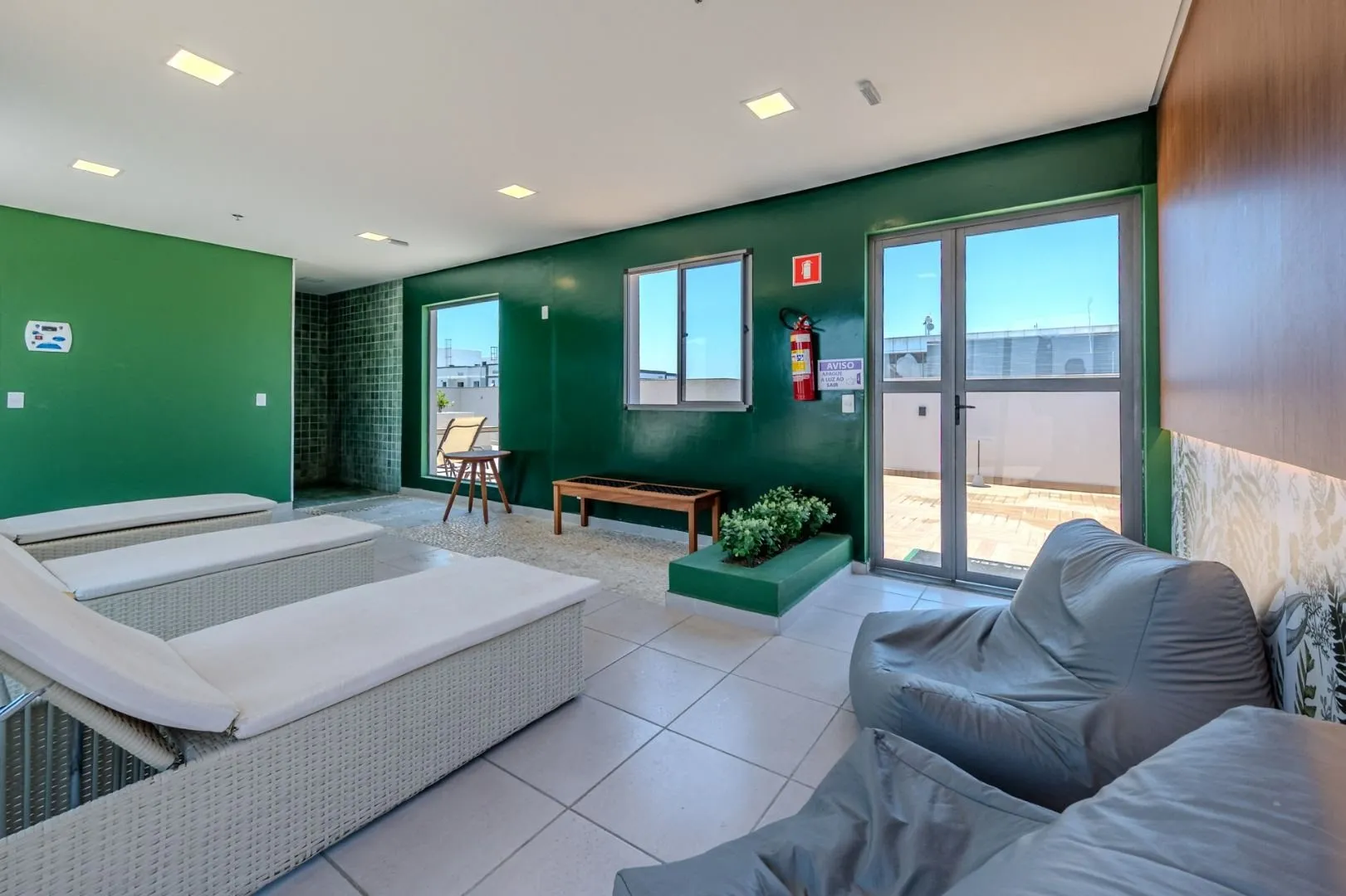 Furnished 30 m² apartment with glass balcony — photo 19