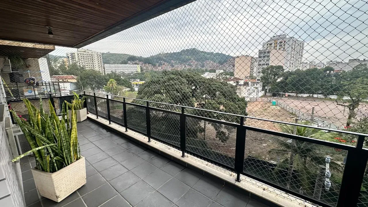 4-bedroom apartment with glassed-in balcony — photo 21