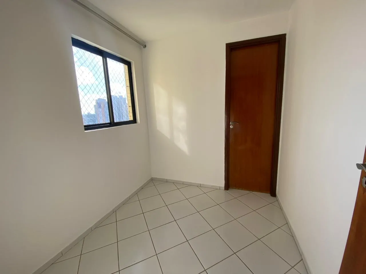 93 m² apartment with 2 bedrooms and a balcony — photo 12