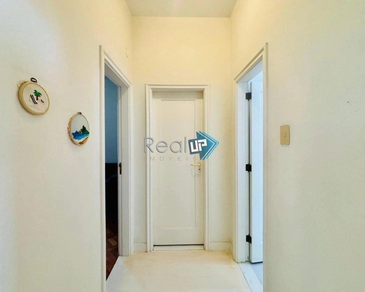 Apartamento mobiliado com 2 quartos e cozinha fechada