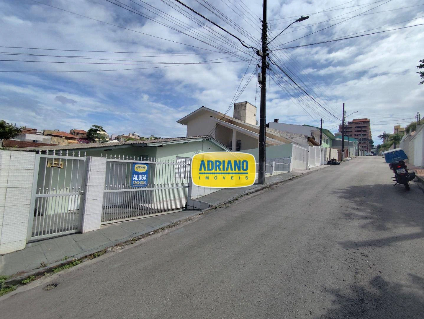 2-bedroom house with a bathtub in Florianópolis — photo 18