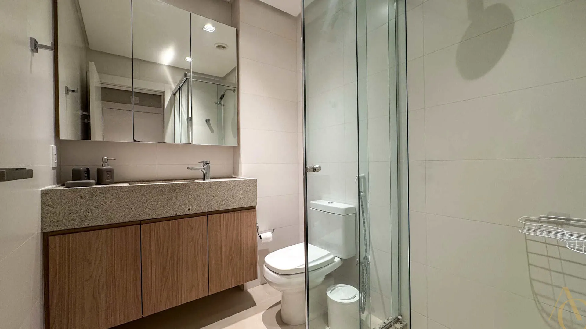 Furnished studio with integrated kitchen and 1 bathroom — photo 22