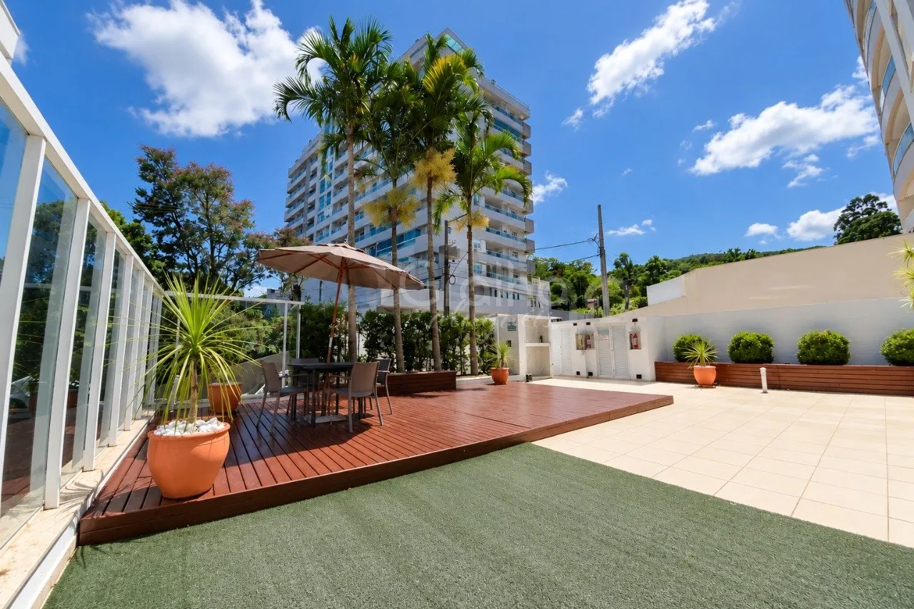 3-bedroom apartment with a bathtub in Florianópolis — photo 25