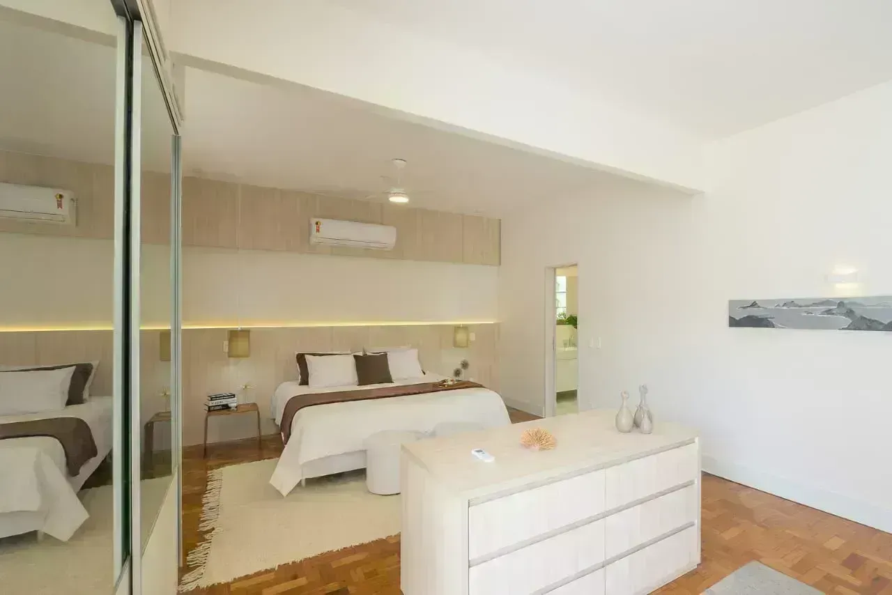 Unfurnished apartment with 4 bedrooms and 260 m² — photo 25