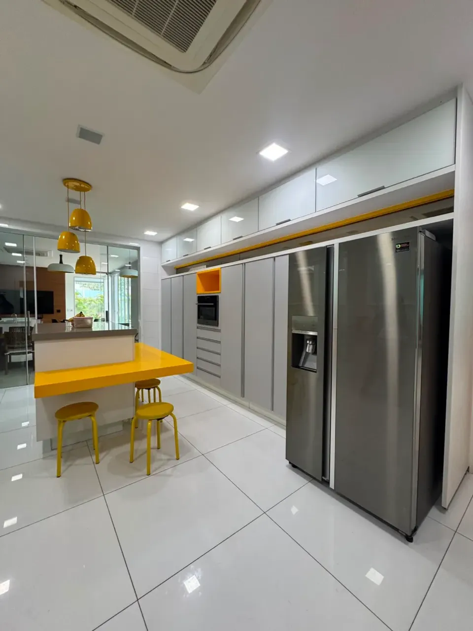 Furnished house, 750 m², with floor-to-ceiling windows — photo 15