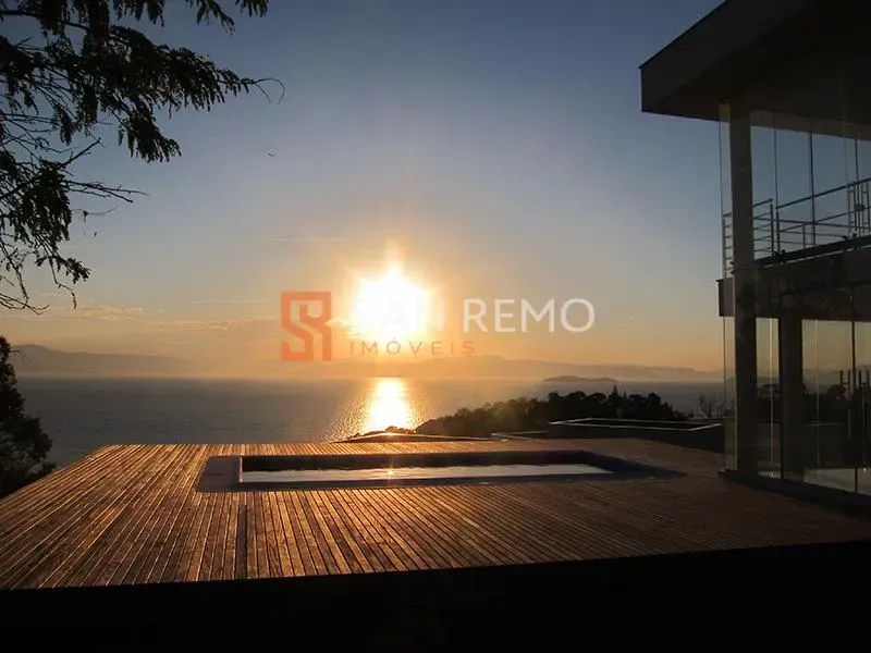 Дом с 3 спальнями и 2 ванными, 4 парковки и 718 м² — photo 17