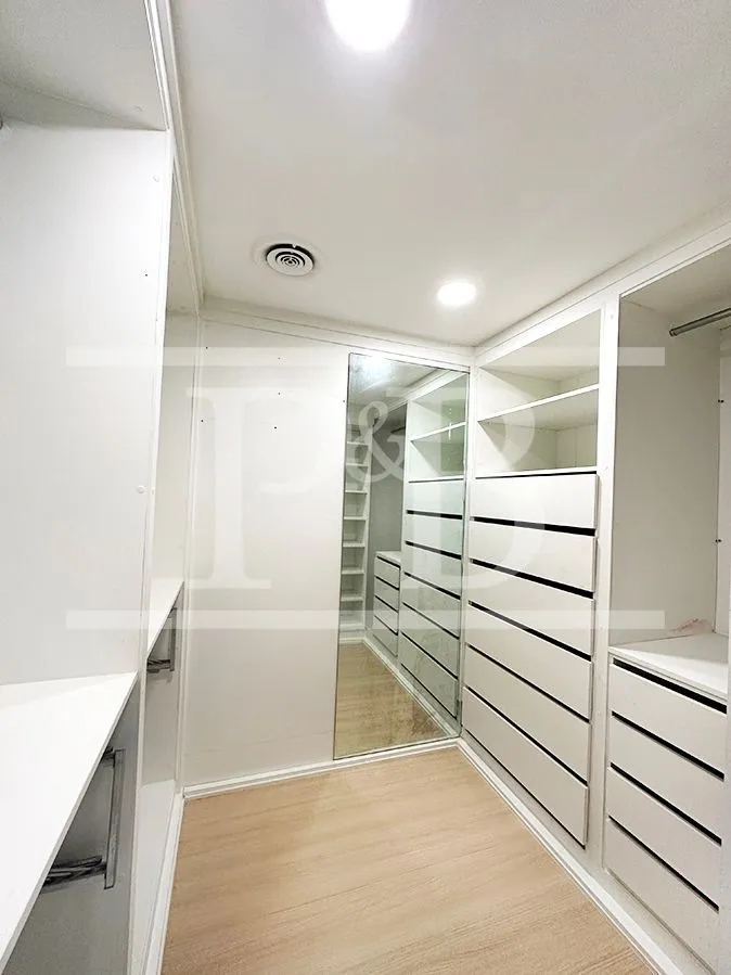 3-bedroom apartment with enclosed glass balcony — photo 22