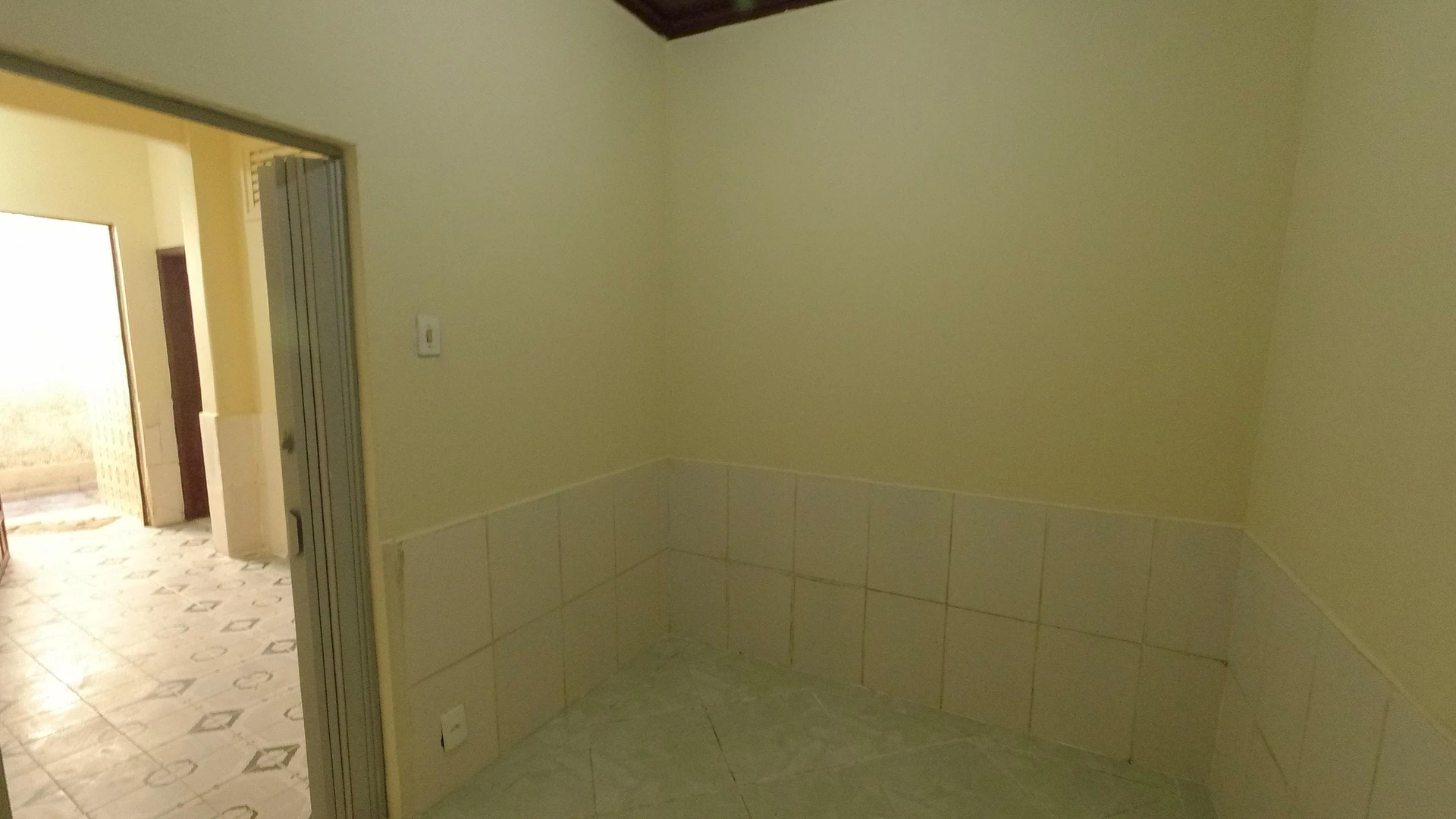 Unfurnished house with a balcony and private garden — photo 20