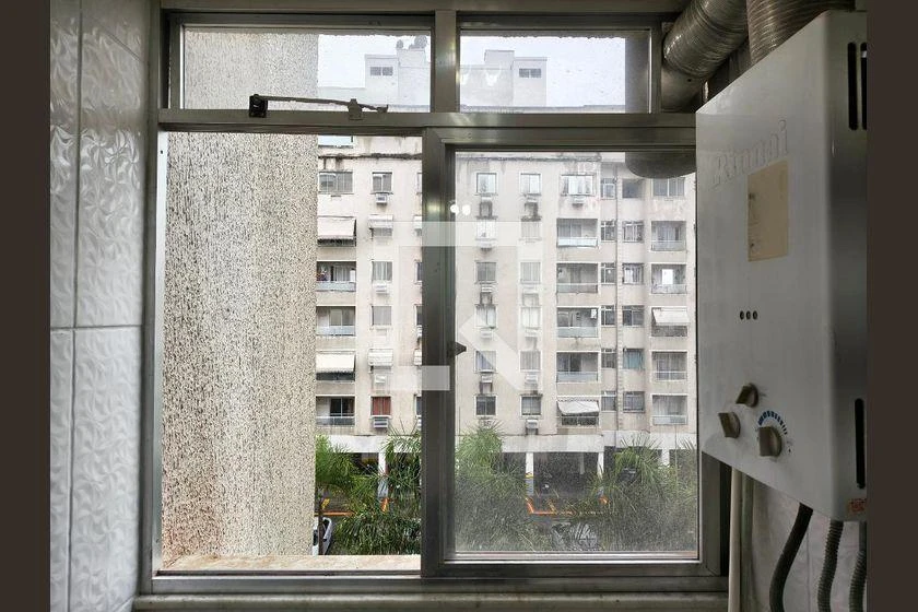 2-bedroom apartment in a building with a gym — photo 7