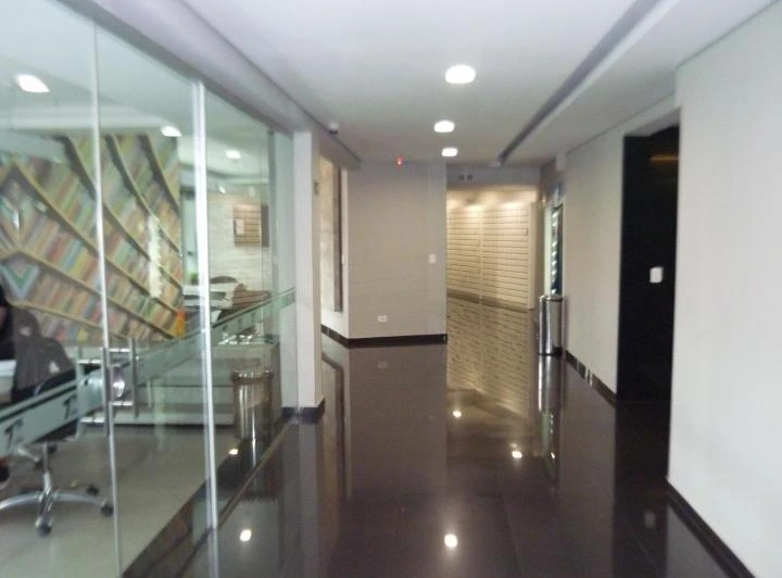 Furnished 70 m² apartment with 1 bedroom and glass balcony — photo 4