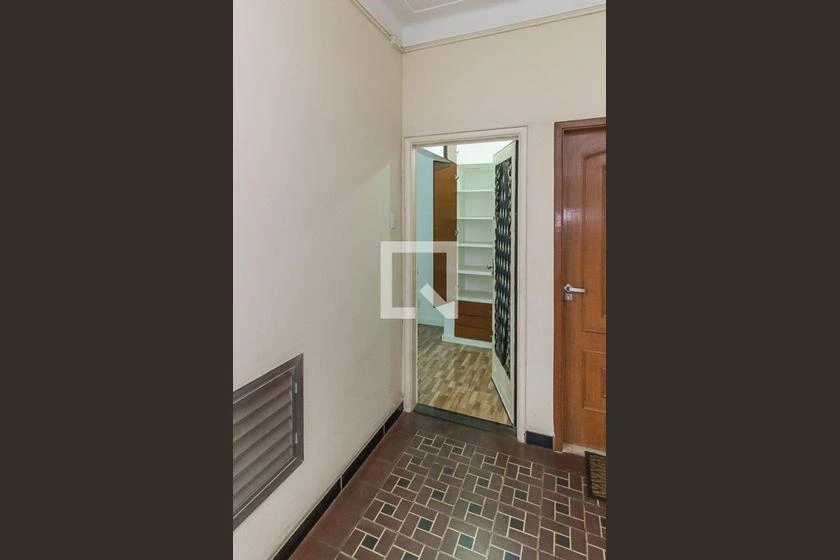 Apartamento de 1 quarto com box de vidro no banheiro — photo 33