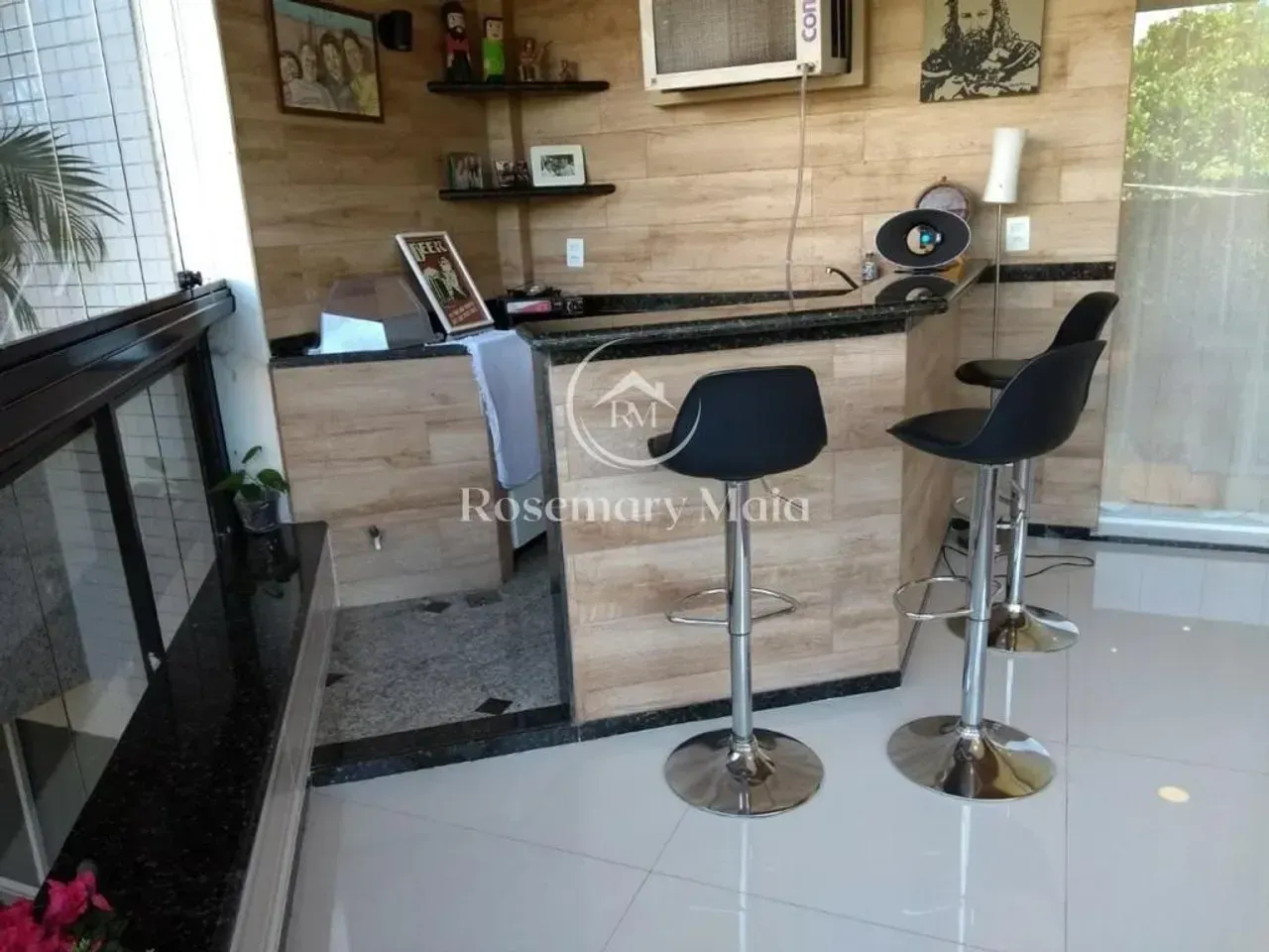 Apartamento mobiliado com 3 quartos e varanda de vidro — photo 18