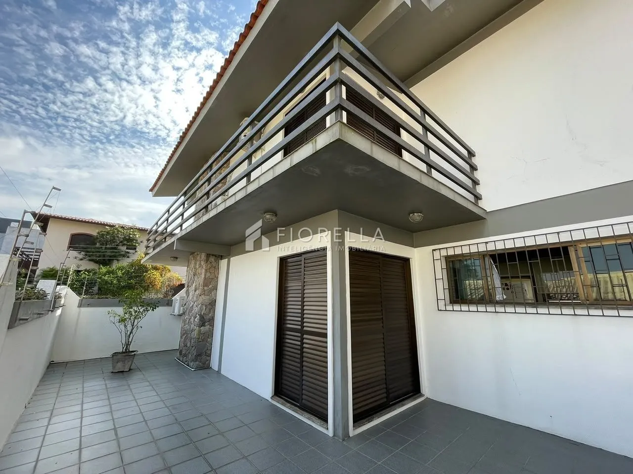 Furnished house, 376 m², with a water view — photo 58