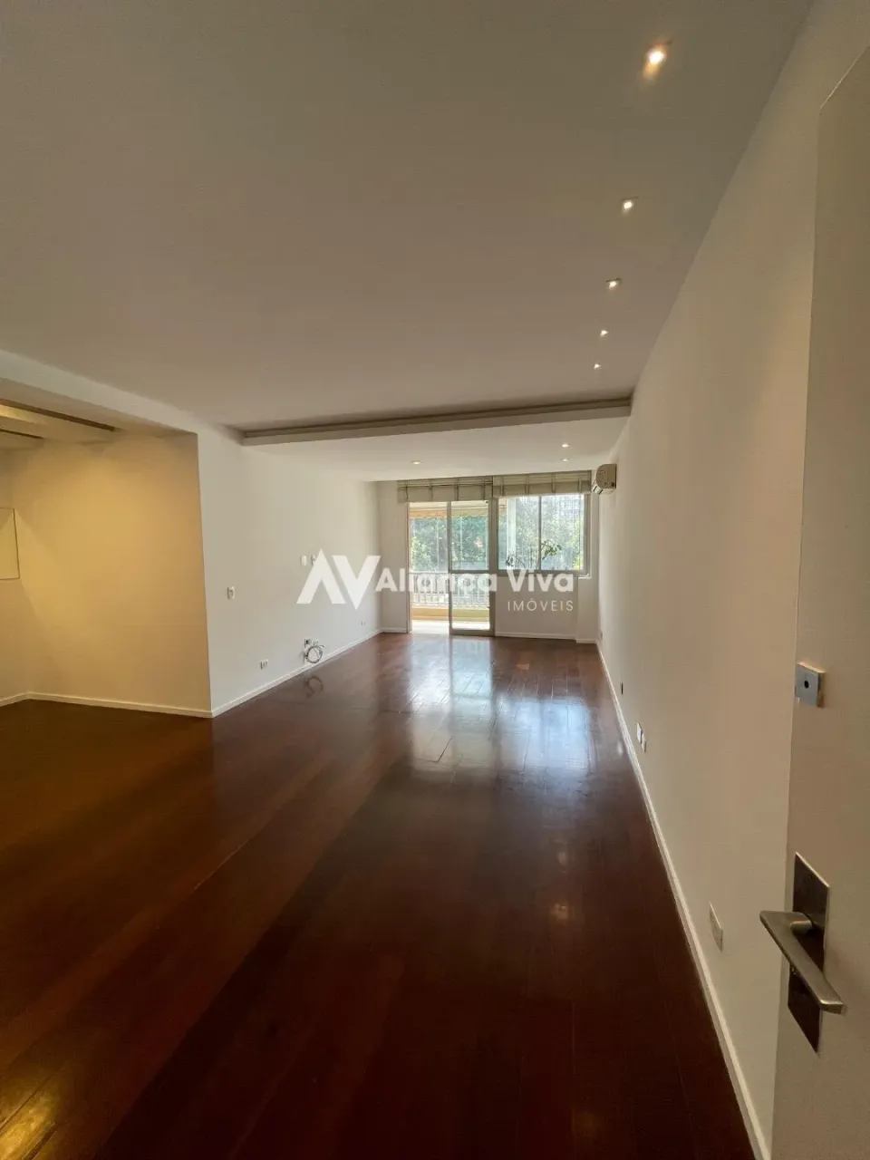 3-bedroom apartment with 1 suite and 4 bathrooms — photo 4