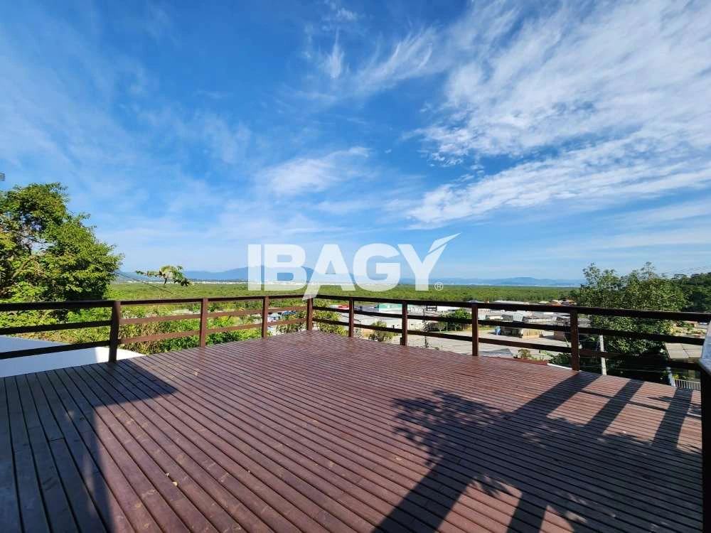 House with 4 bedrooms (1 en-suite) and 630 m² — photo 5
