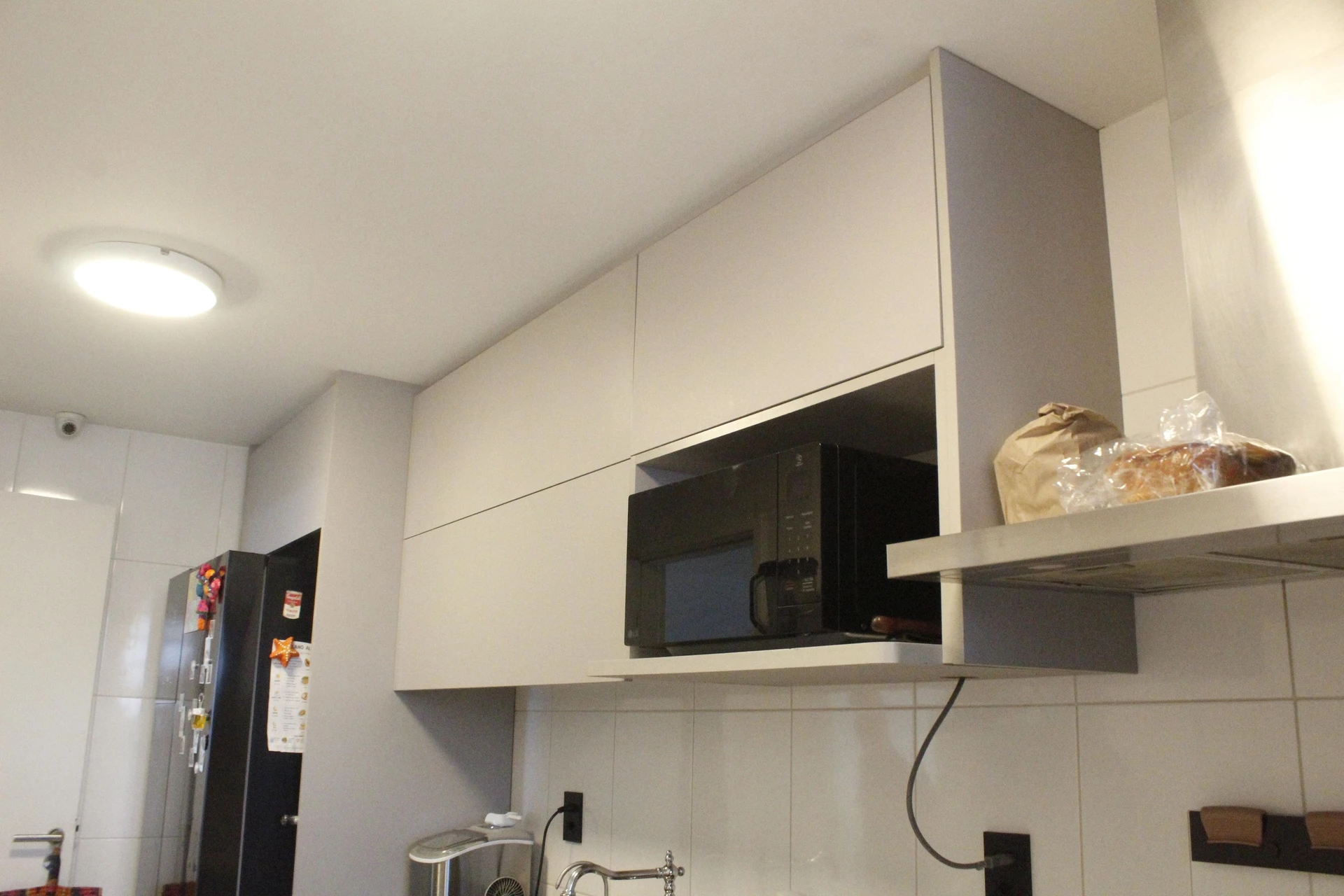 Glass-enclosed balcony in a 3-bedroom apartment, 115 m² — photo 7