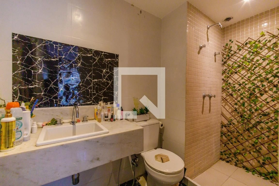 Furnished apartment with 2 bedrooms, 1 en-suite and balcony — photo 23