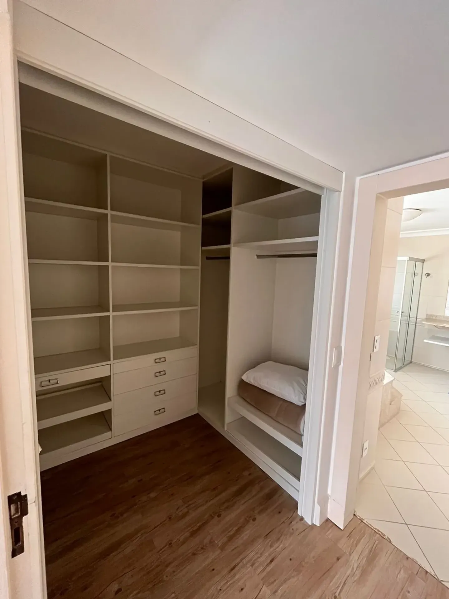 Furnished house with 5 en-suite bedrooms — photo 59