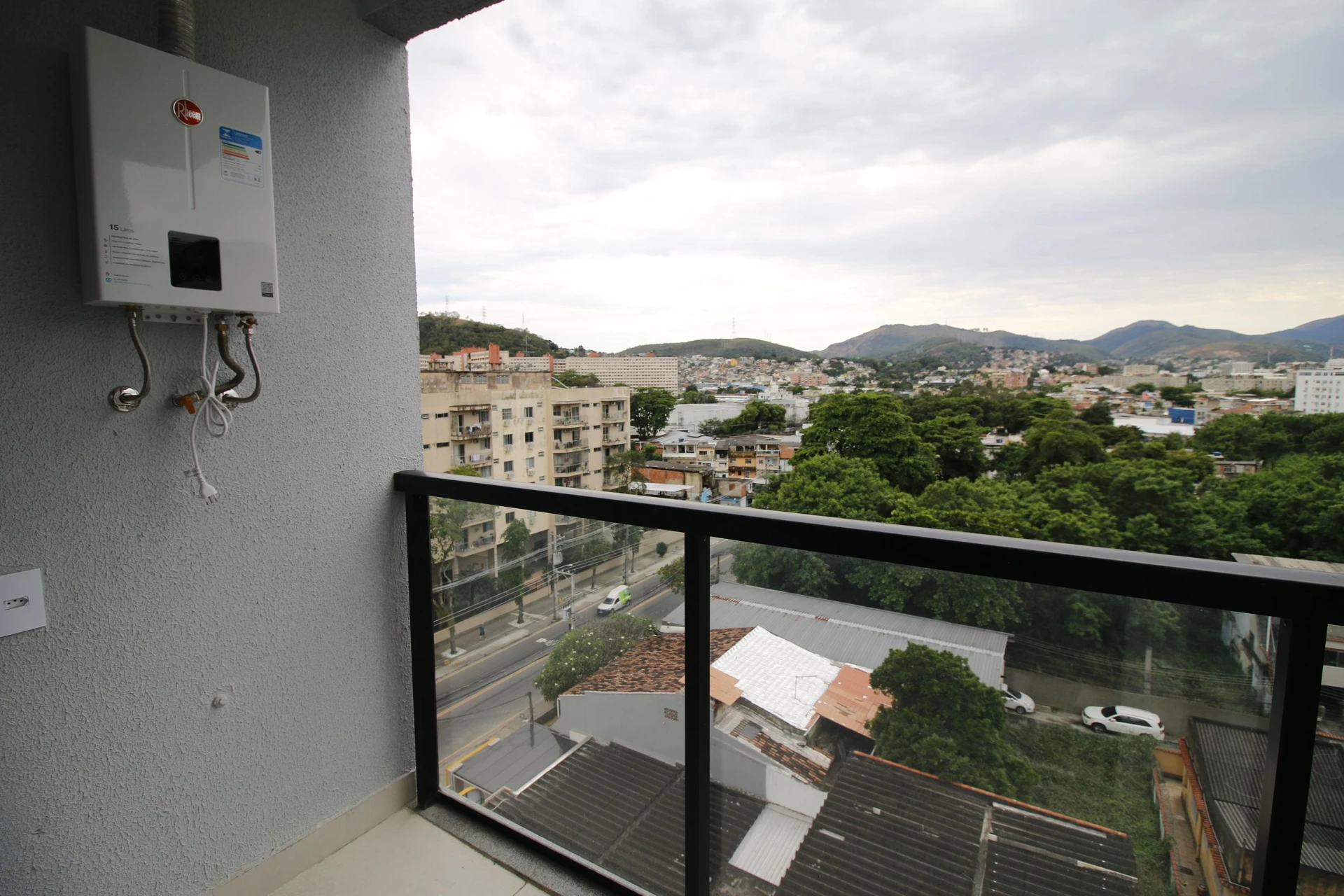 Home office in a 2-bedroom apartment, 130 m² — photo 6