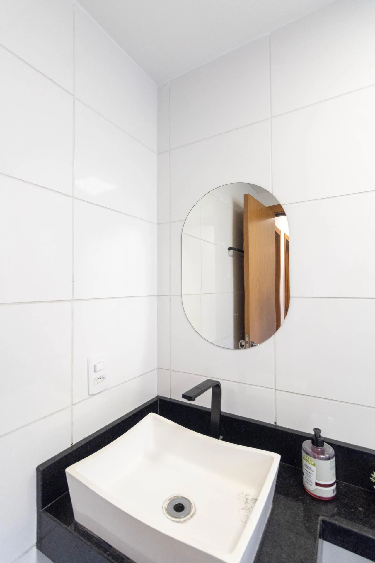 2-bedroom apartment in a building with a gym — photo 2