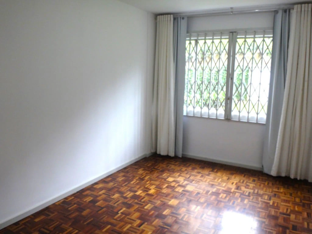 2-bedroom apartment with wood or laminate floors in Curitiba — photo 18